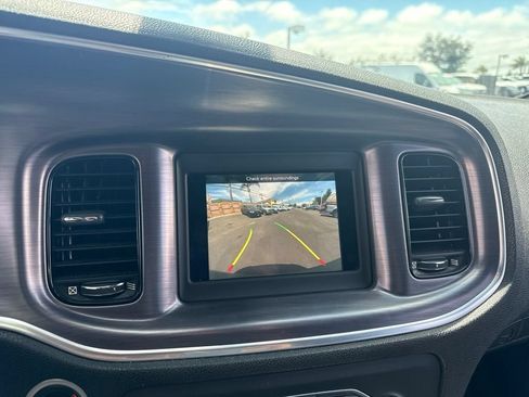 Used 2018 Dodge Charger SXT w/ Blacktop Package RWD image 7