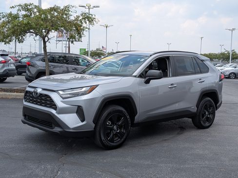 Certified 2025 Toyota RAV4 LE AWD/4WD image 4