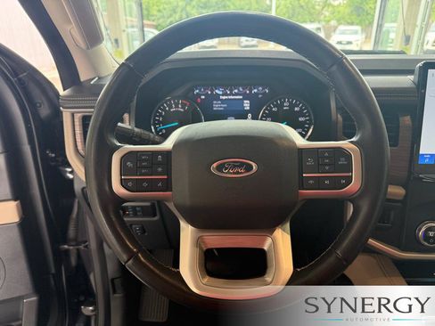 Used 2023 Ford Expedition Limited AWD/4WD image 16