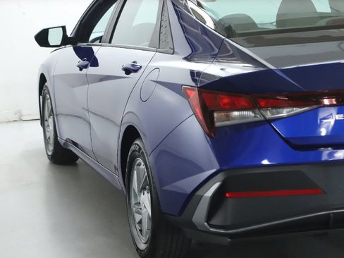 Used 2024 Hyundai Elantra SE FWD image 41