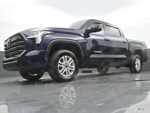 Used 2022 Toyota Tundra SR5 w/ SR5 Convenience Package AWD/4WD image 25