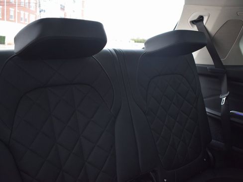 Used 2025 BMW X7 xDrive40i w/ Premium Package image 34