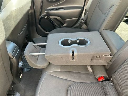 Used 2018 Jeep Renegade Altitude AWD/4WD image 35