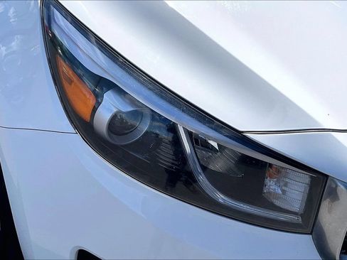 Used 2017 Kia Sedona LX FWD image 29