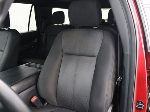 Used 2020 Ford Expedition XLT image 18