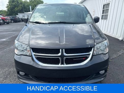Used 2017 Dodge Grand Caravan SXT FWD image 3