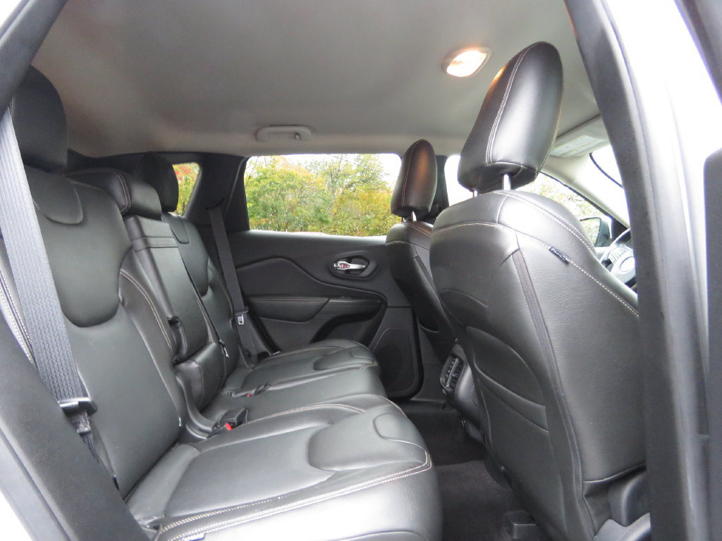 Used 2016 Jeep Cherokee Latitude w/ Safety/Convenience Group AWD/4WD image 16