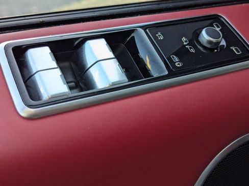 Used 2022 Land Rover Range Rover Sport SVR AWD/4WD image 8