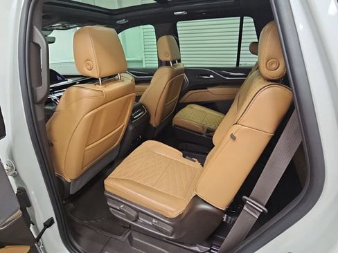 Used 2022 Cadillac Escalade Premium Luxury w/ Performance Package AWD/4WD image 34
