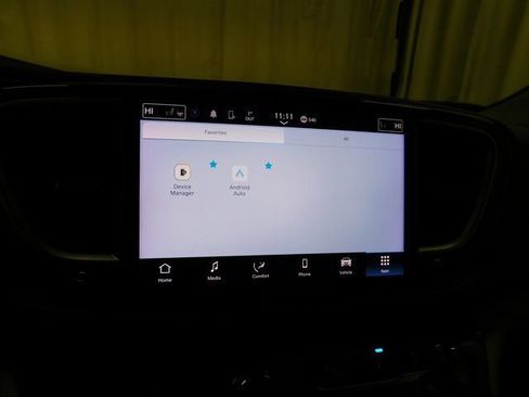 Used 2023 Chrysler Pacifica Touring-L image 28