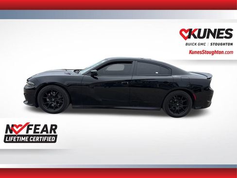 Used 2022 Dodge Charger R/T w/ Performance Handling Group RWD image 9