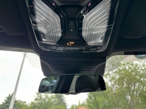 Certified 2025 BMW X7 M60i w/ Climate Comfort Package AWD/4WD image 38
