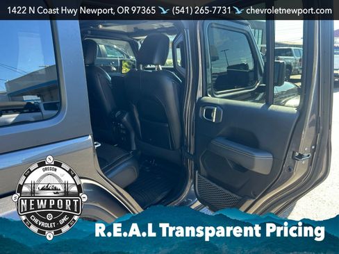 Used 2019 Jeep Wrangler Unlimited Sahara AWD/4WD image 33