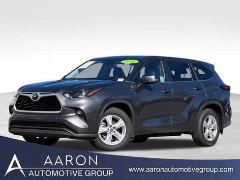 Used 2024 Toyota Highlander LE image 1