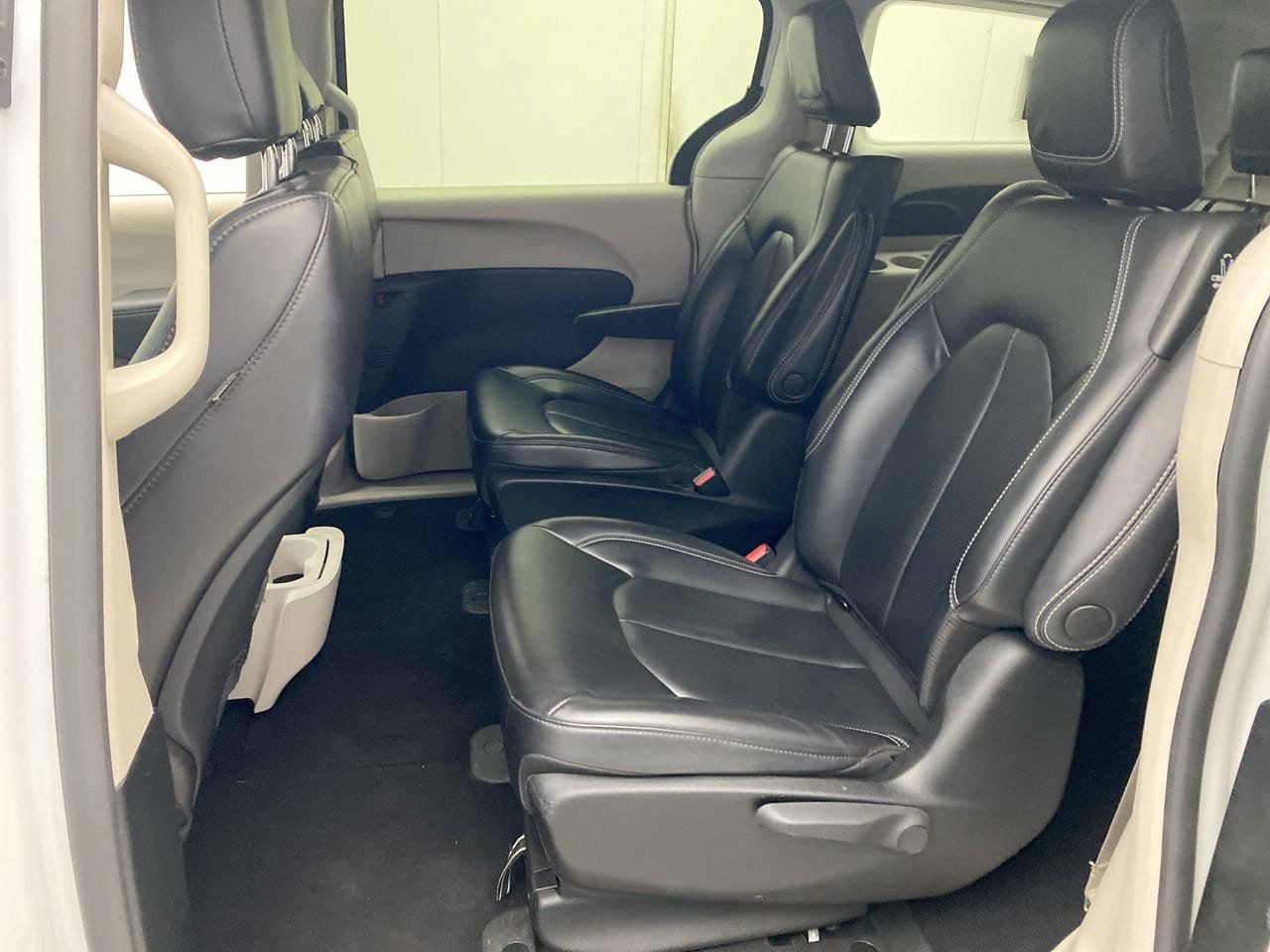 Used 2023 Chrysler Pacifica Touring-L FWD image 23