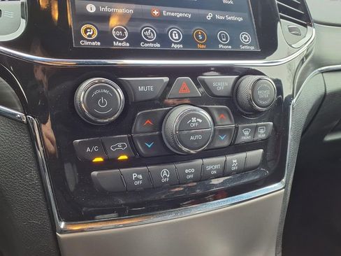 Used 2021 Jeep Grand Cherokee Limited w/ Premium Lighting Group image 10