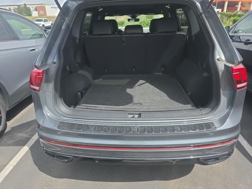 Used 2023 Volkswagen Tiguan SE R-Line AWD/4WD image 9