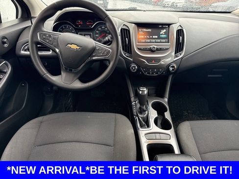 Used 2017 Chevrolet Cruze LT w/ Convenience Package image 7