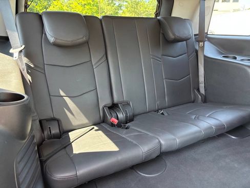 Used 2020 Cadillac Escalade 2WD image 21