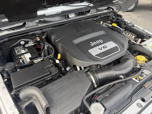 Used 2018 Jeep Wrangler Unlimited Sahara AWD/4WD image 45