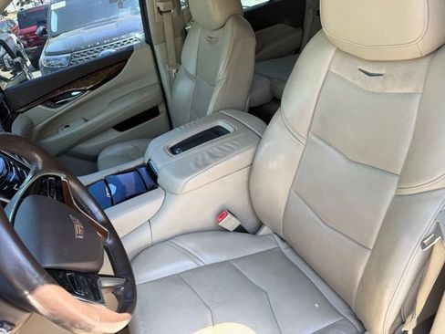 Used 2015 Cadillac Escalade Luxury RWD image 12