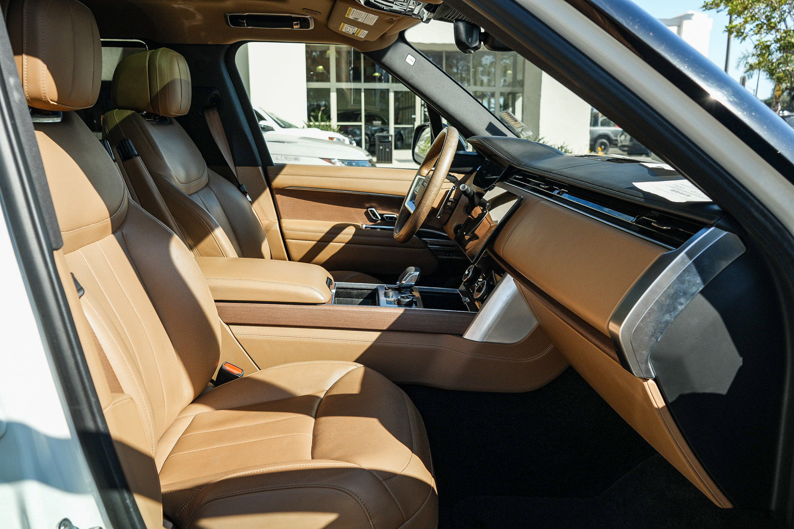 Certified 2023 Land Rover Range Rover SE AWD/4WD image 17