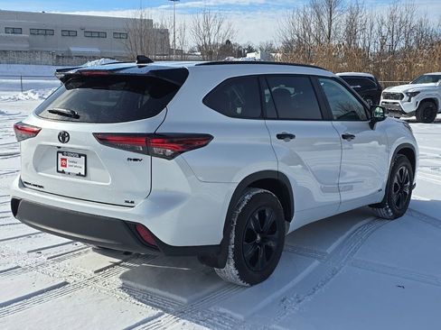 Certified 2025 Toyota Highlander XLE image 9