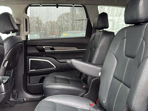 Used 2022 Kia Telluride EX w/ EX Premium Package image 25