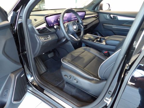 Used 2025 Buick Enclave Preferred AWD/4WD image 10