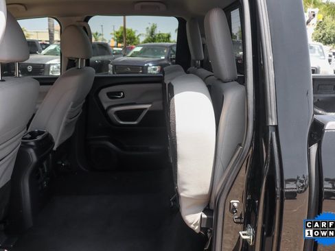 Used 2020 Nissan Titan SV w/ SV Convenience Package image 39