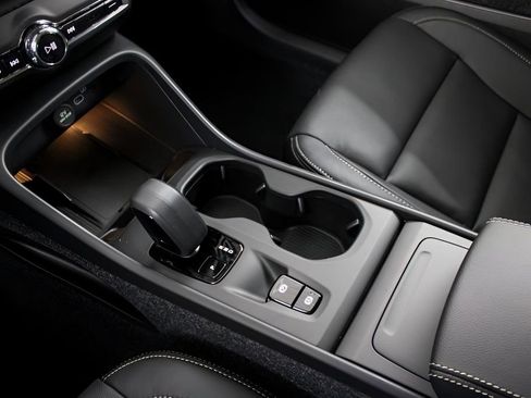 New 2025 Volvo XC40 B5 Core w/ Protection Package Premier image 22