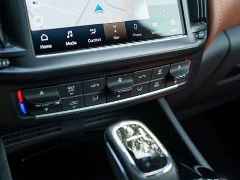 Used 2022 Maserati Levante Modena image 25