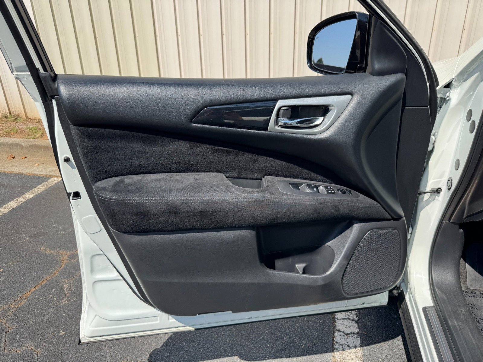 Used 2015 Nissan Pathfinder SV w/ Trailer Tow Package FWD image 38