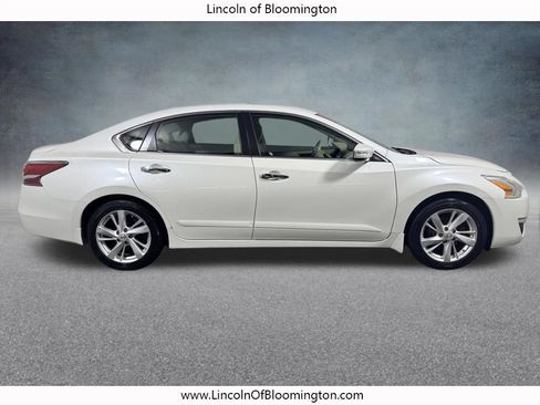 Used 2015 Nissan Altima 2.5 SV w/ Convenience Package FWD image 7