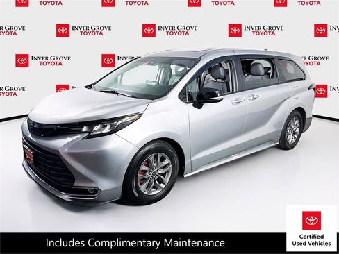 Certified 2022 Toyota Sienna XLE FWD image 1
