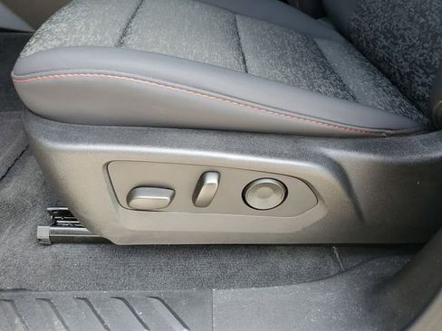 Used 2024 Chevrolet Colorado Z71 w/ Z71 Convenience Package 2 image 15