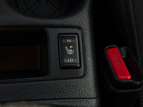Used 2018 Nissan Rogue SV AWD/4WD image 34