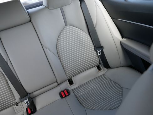 Used 2019 Toyota Camry SE FWD image 14