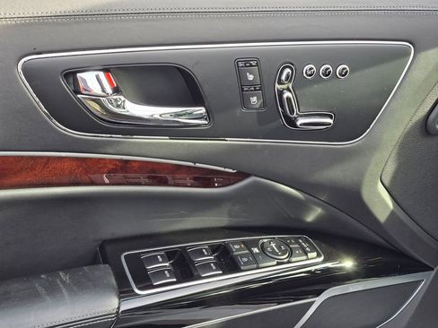 Used 2017 Kia K900 Luxury image 22