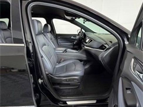 Used 2023 Buick Enclave Essence w/ Sport Touring Edition image 6