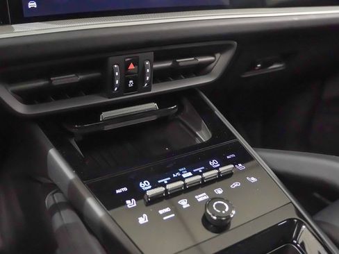 Certified 2025 Porsche Cayenne S image 32