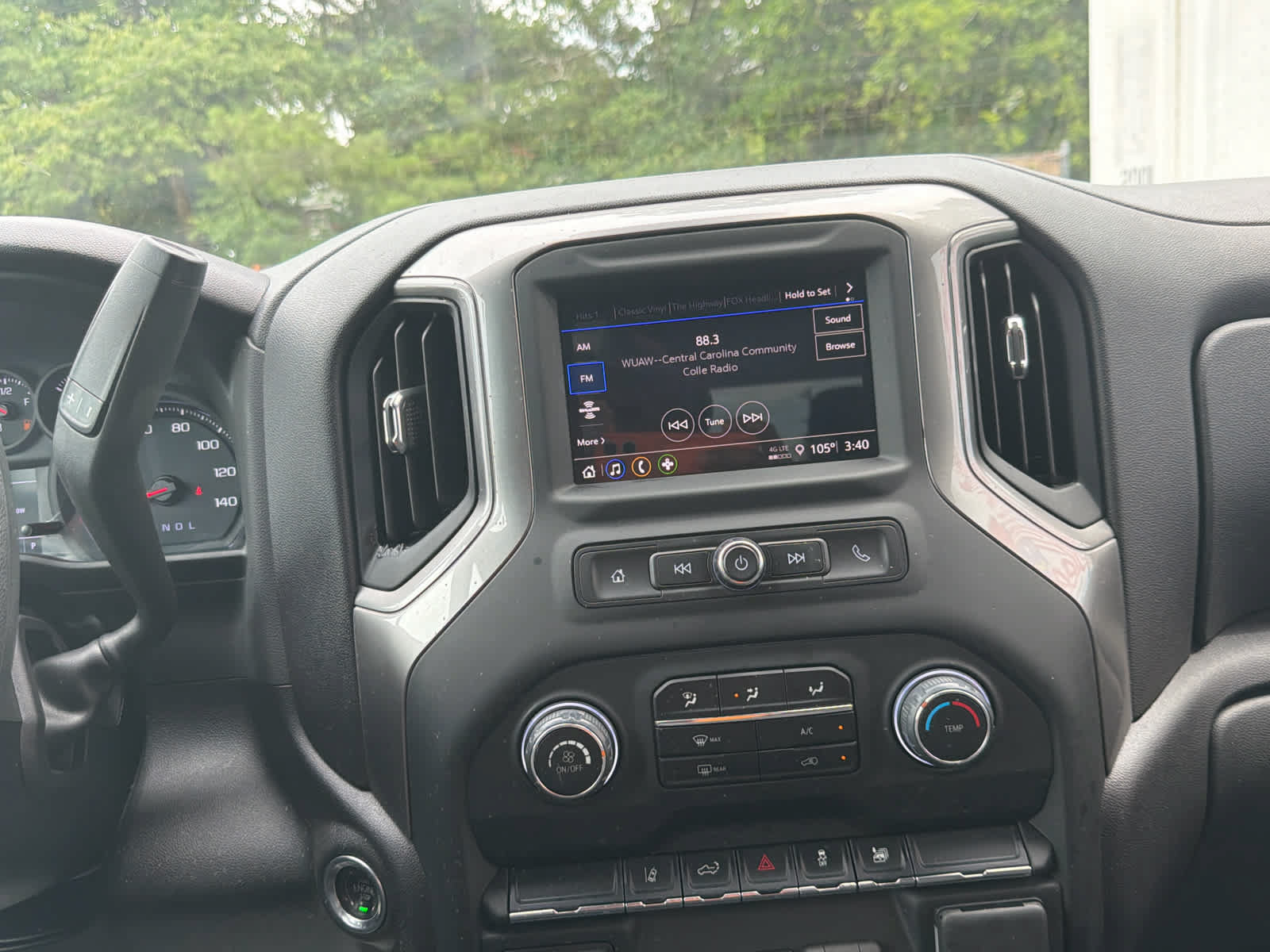 Used 2025 Chevrolet Silverado 2500 Custom w/ Custom Convenience Package AWD/4WD image 28