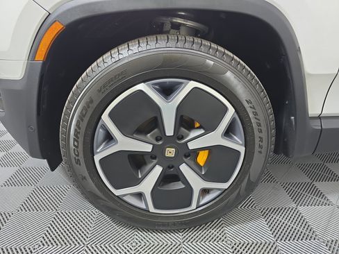 Used 2024 Rivian R1S Adventure AWD/4WD image 9