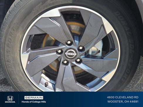 Used 2024 Nissan Rogue SV FWD image 7