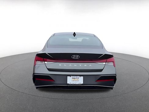 Used 2025 Hyundai Elantra SEL image 12