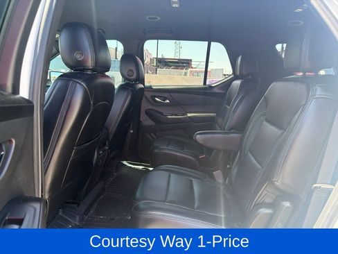 Used 2023 Chevrolet Traverse LT FWD image 12