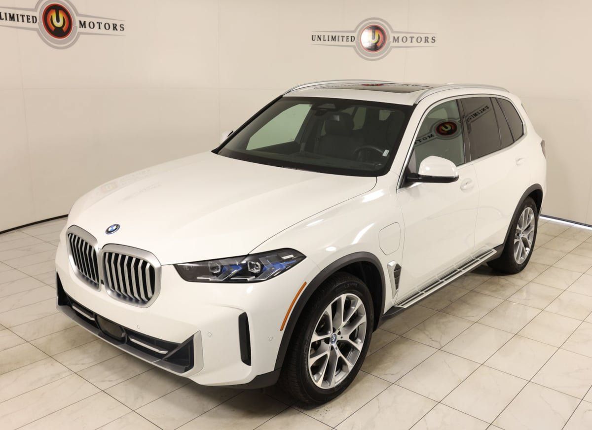 Used 2025 BMW X5 xDrive50e AWD/4WD image 35
