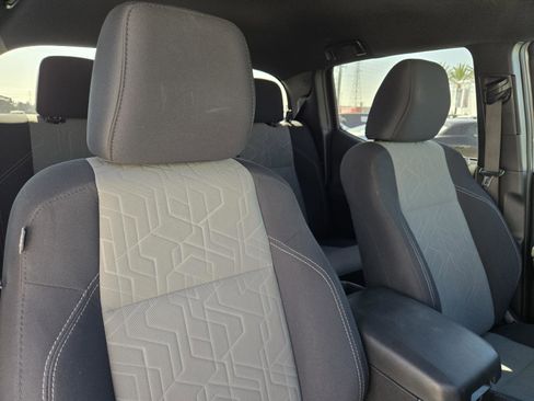 Used 2021 Toyota Tacoma TRD Sport w/ Technology Package image 29