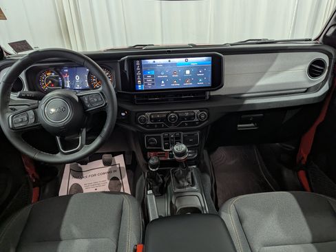 Used 2025 Jeep Wrangler Unlimited Sport AWD/4WD image 12