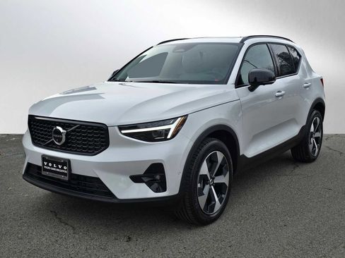 New 2026 Volvo XC40 B5 Plus w/ Protection Package Premier image 7